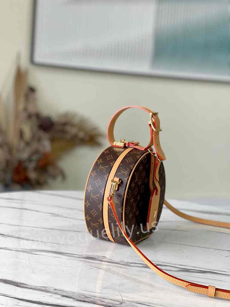 M43514 Petite Boite Chapeau 17 M43514 Petite Boite Chapeau 17