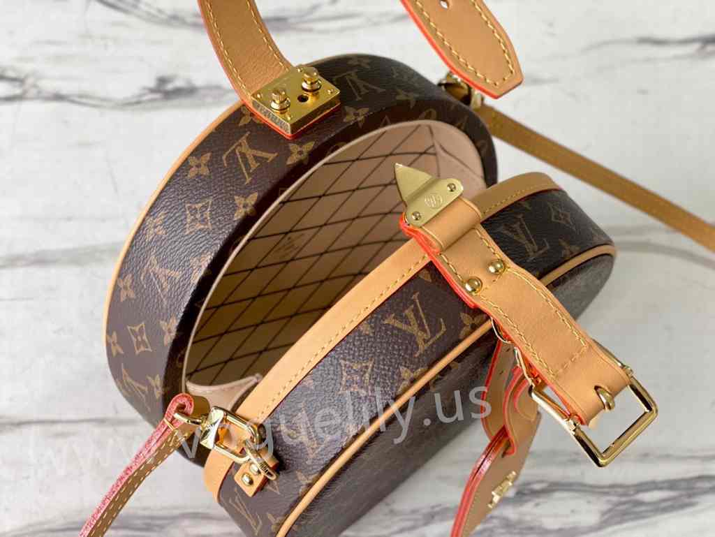 M43514 Petite Boite Chapeau 17 M43514 Petite Boite Chapeau 17