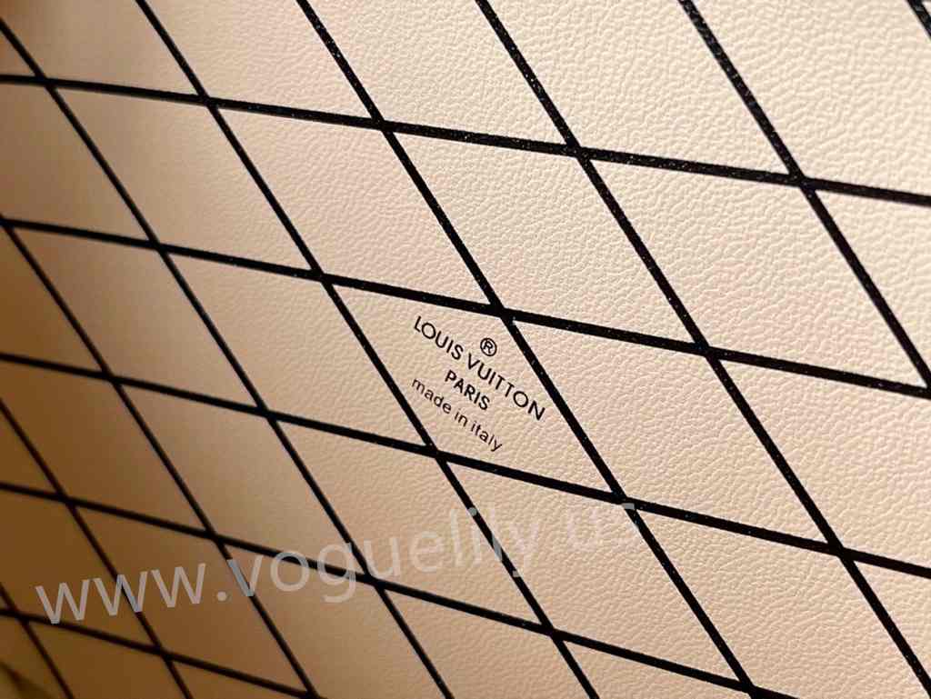 M43514 Petite Boite Chapeau 17 M43514 Petite Boite Chapeau 17