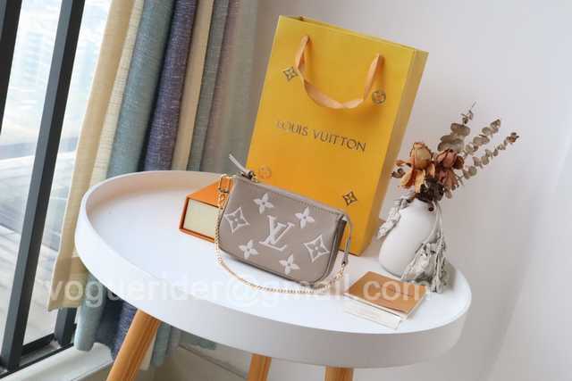 M80501 By The Pool M80501 By The Pool