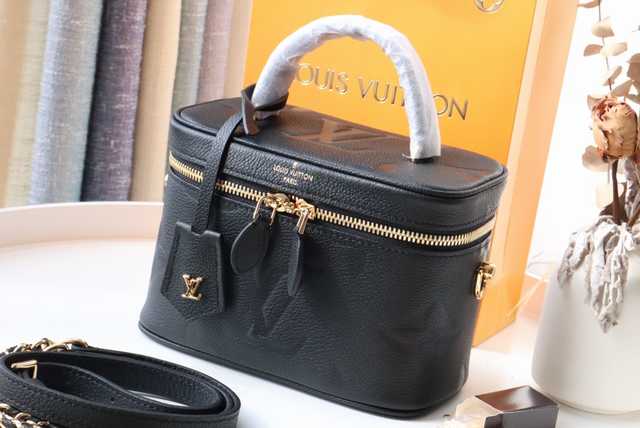 M45608 Vanity 19