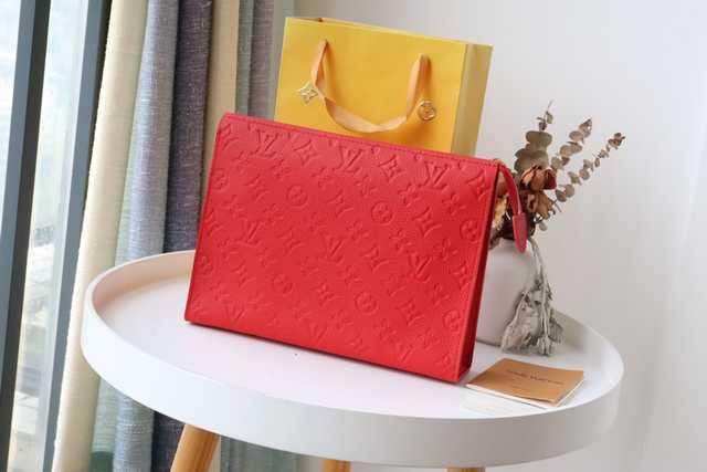 M41058/M45665 Toilet Bag 26