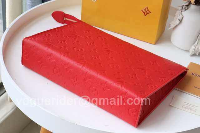 M41058/M45665 Toilet Bag 26