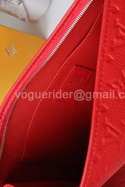 M41058/M45665 Toilet Bag 26