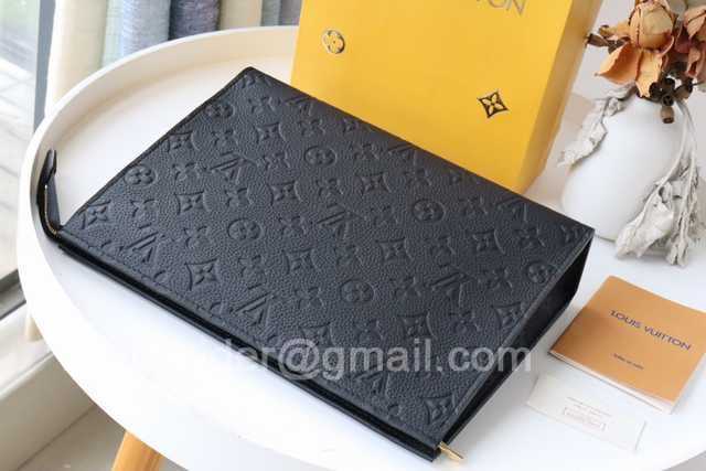 M41058/M45665 Toilet Bag 26 M41058/M45665 Toilet Bag 26