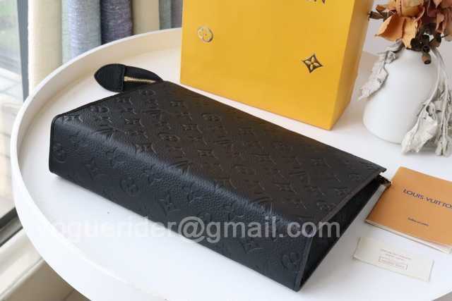 M41058/M45665 Toilet Bag 26 M41058/M45665 Toilet Bag 26