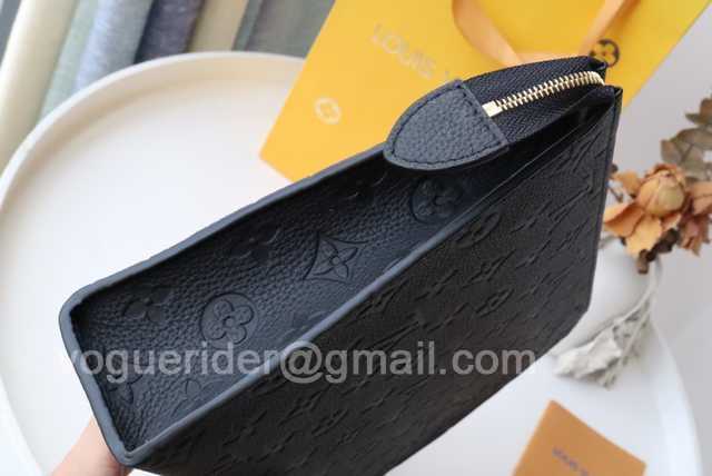 M41058/M45665 Toilet Bag 26 M41058/M45665 Toilet Bag 26