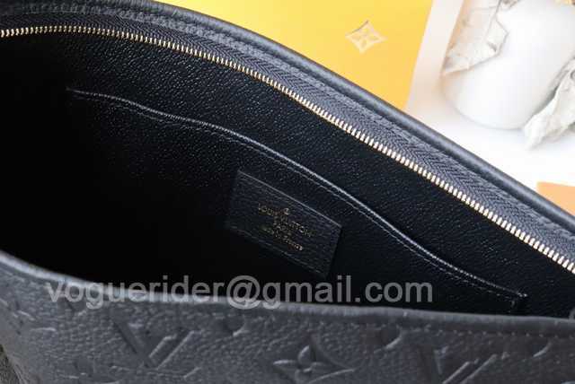 M41058/M45665 Toilet Bag 26 M41058/M45665 Toilet Bag 26