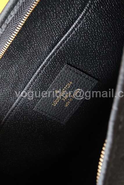 M41058/M45665 Toilet Bag 26 M41058/M45665 Toilet Bag 26