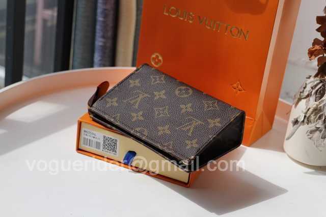 M47546 Toilet Bag 15 M47546 Toilet Bag 15
