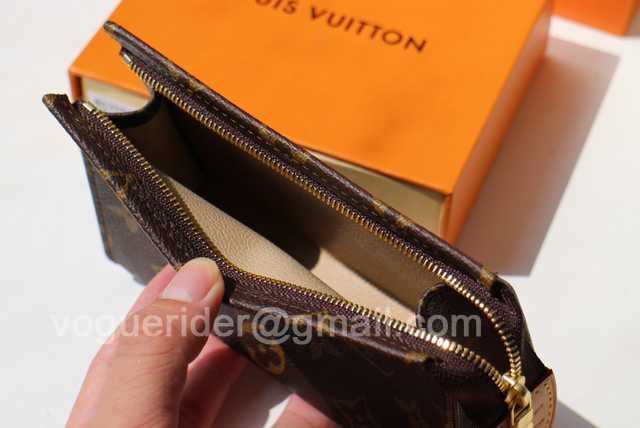 M47546 Toilet Bag 15 M47546 Toilet Bag 15