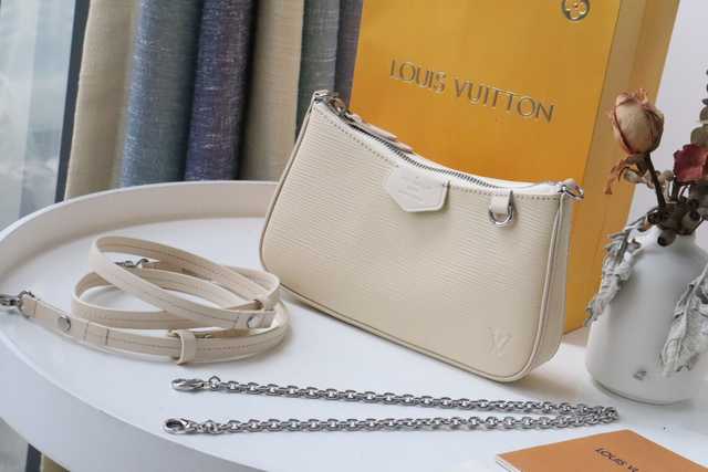 M80483 Easy Pouch On Strap 19