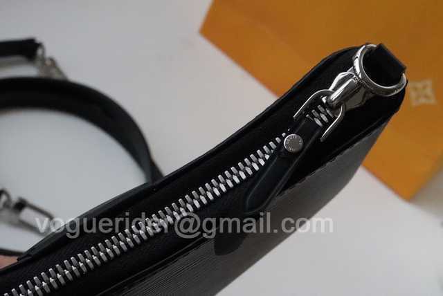 M80483 Easy Pouch On Strap 19