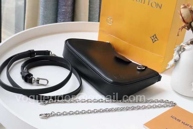 M80483 Easy Pouch On Strap 19