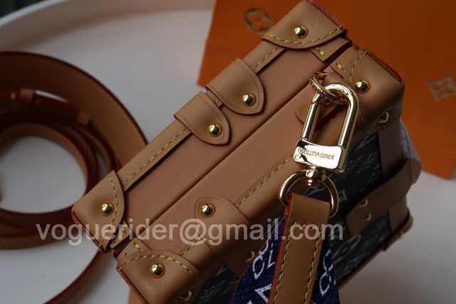 M40273 Petite Malle 19 M40273 Petite Malle 19