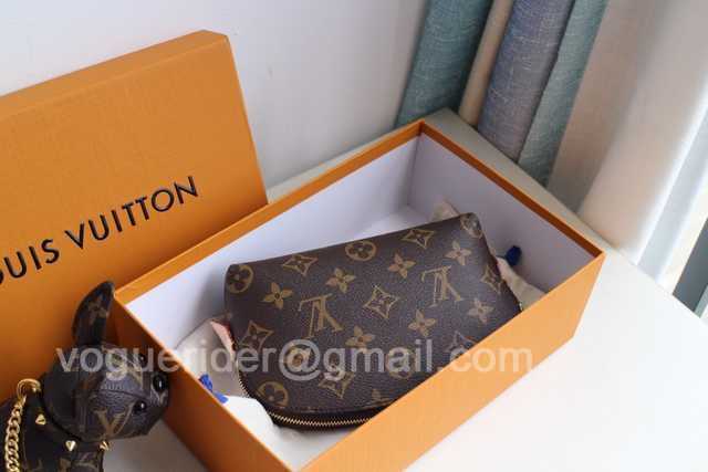 M47515 Cosmetic Bag 17