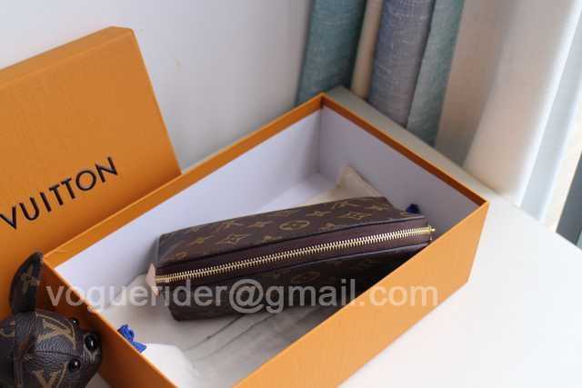 M47515 Cosmetic Bag 17