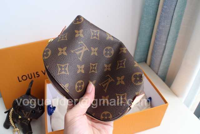 M47515 Cosmetic Bag 17