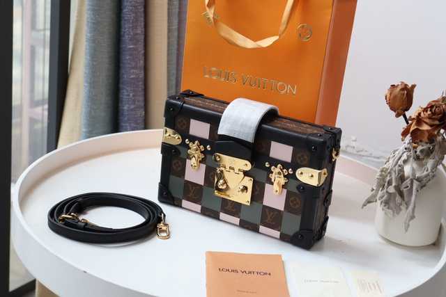 M40273 Petite Malle Box 19