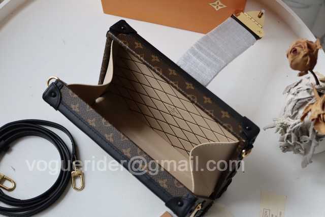 M40273 Petite Malle Box 19 M40273 Petite Malle Box 19