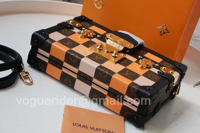 M40273 Petite Malle Box 19 M40273 Petite Malle Box 19