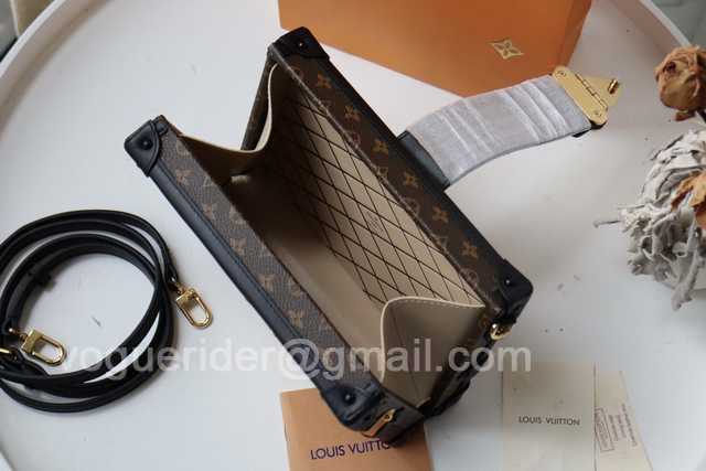 M40273 Petite Malle Box 19 M40273 Petite Malle Box 19