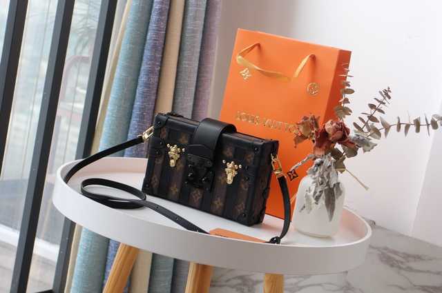 M40273 Petite Malle Box 19