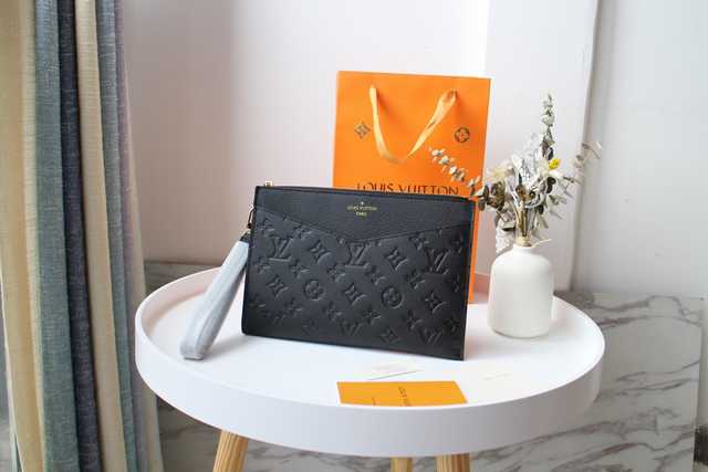 M68705 Melanie MM 23