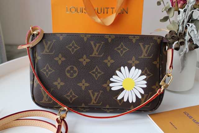 M51980 Pochette Accessories 21