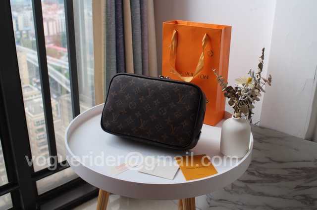 M47521 Cosmetic Bag 24