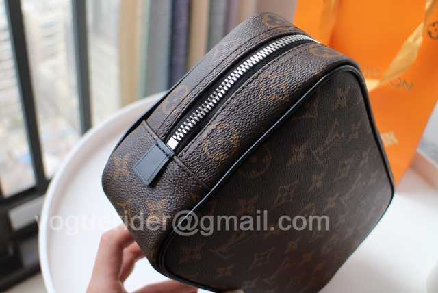 M47521 Cosmetic Bag 24