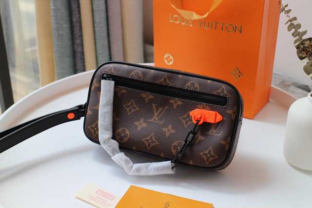 M44482 Pochette Volga 23