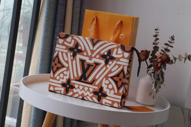 M47542 Toilet Bag 26