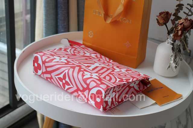 M47542 Toilet Bag 26