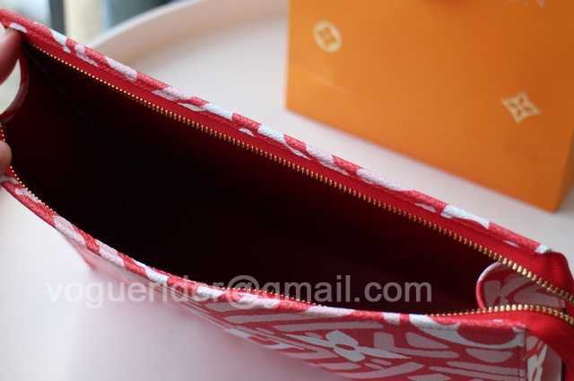 M47542 Toilet Bag 26