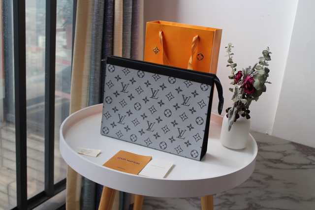 M61692 Pochette Voyage 26