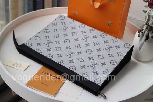 M61692 Pochette Voyage 26