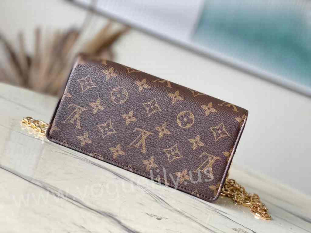 M82509 Lily Wallet On Chain 20 M82509 Lily Wallet On Chain 20