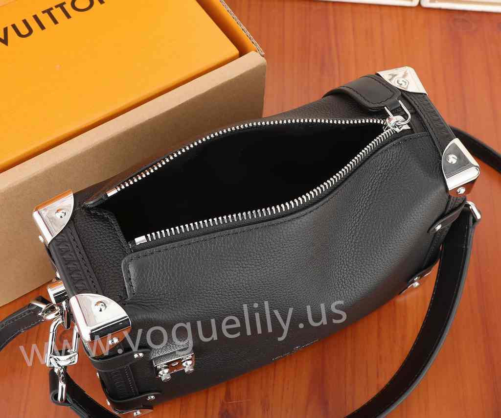M25160 Side Trunk 21 M25160 Side Trunk 21