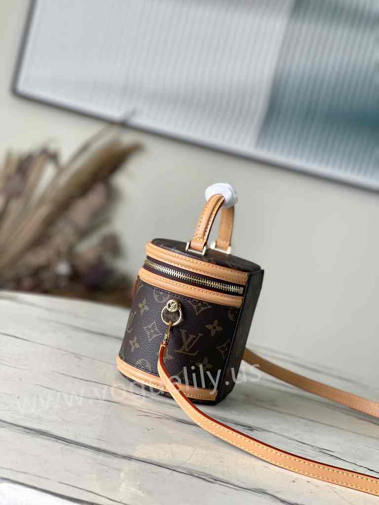 M82952 Nano Cannes 14