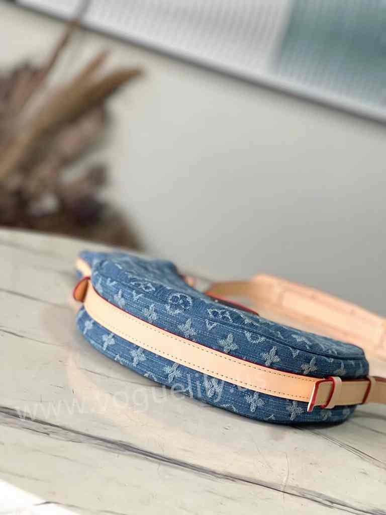 M46856 Croissant MM 21 M46856 Croissant MM 21