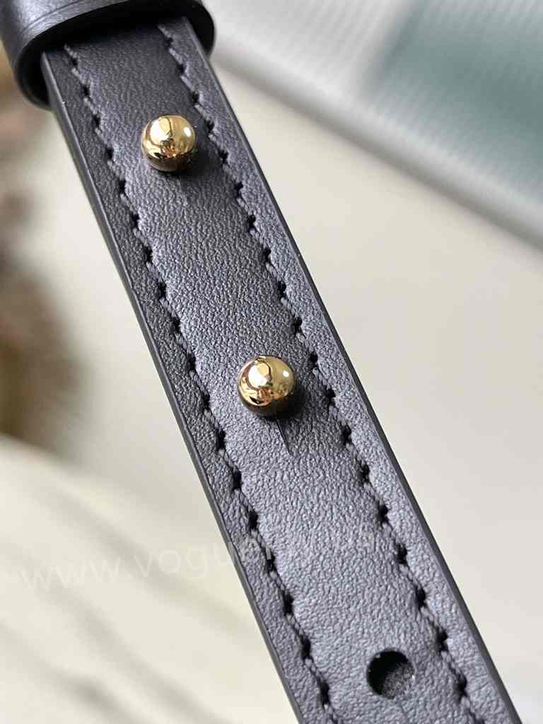 M46816 Atlantis BB 17