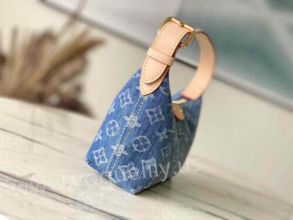 M82949 Hills Pochette 20 M82949 Hills Pochette 20