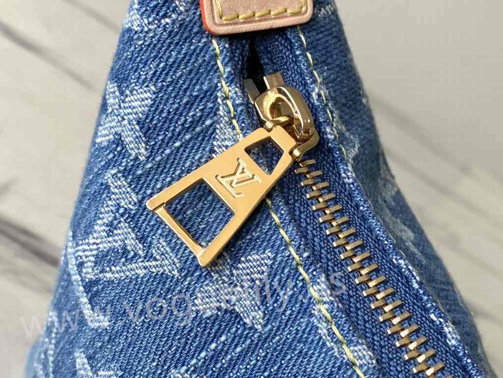 M82949 Hills Pochette 20 M82949 Hills Pochette 20