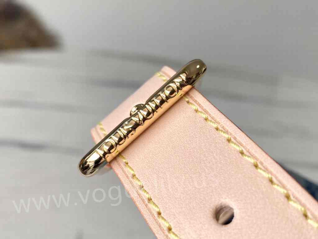 M82949 Hills Pochette 20 M82949 Hills Pochette 20