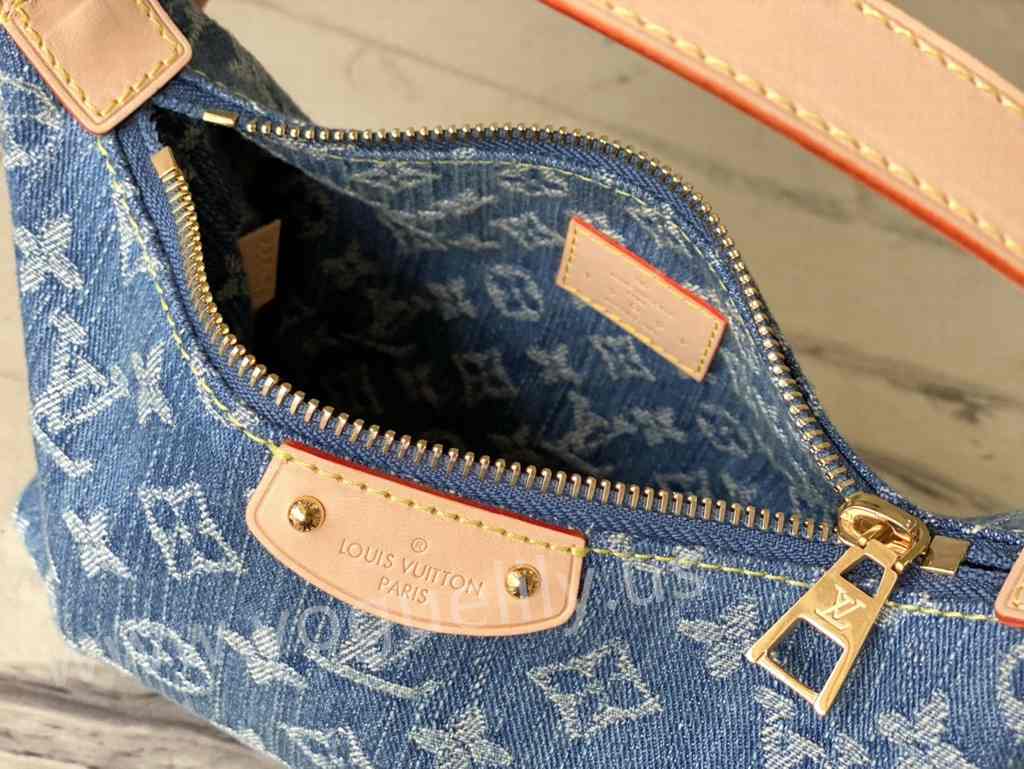 M82949 Hills Pochette 20 M82949 Hills Pochette 20