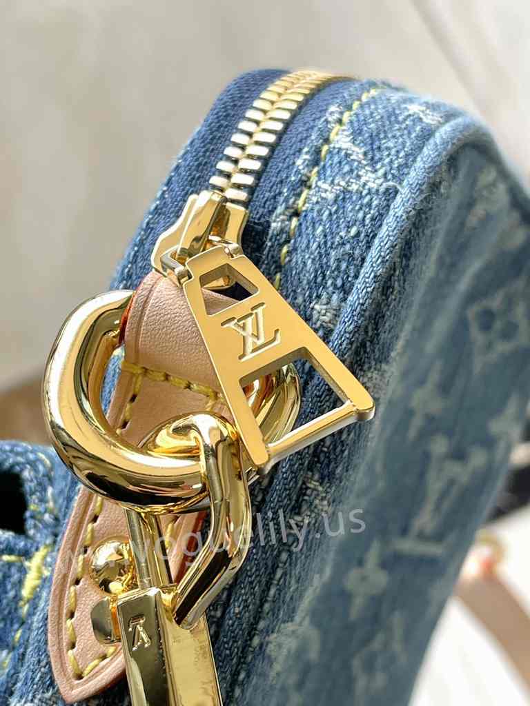 M82948 Fairfax Pochette 18