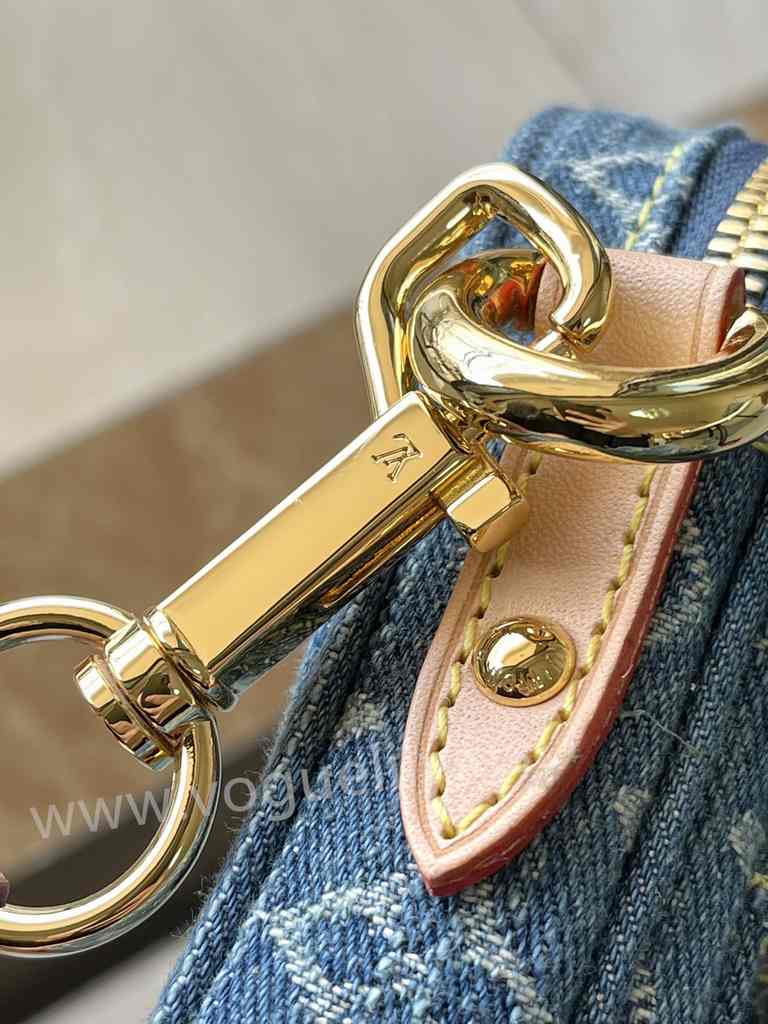 M82948 Fairfax Pochette 18