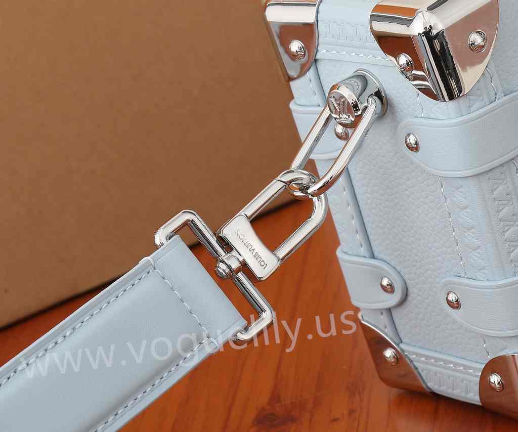 M25067 Side Trunk 18