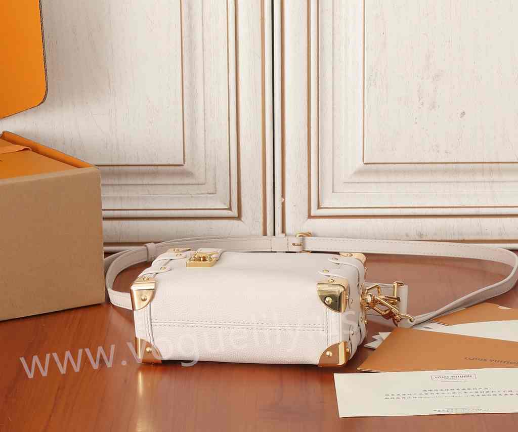 M23915 Side Trunk 18 M23915 Side Trunk 18